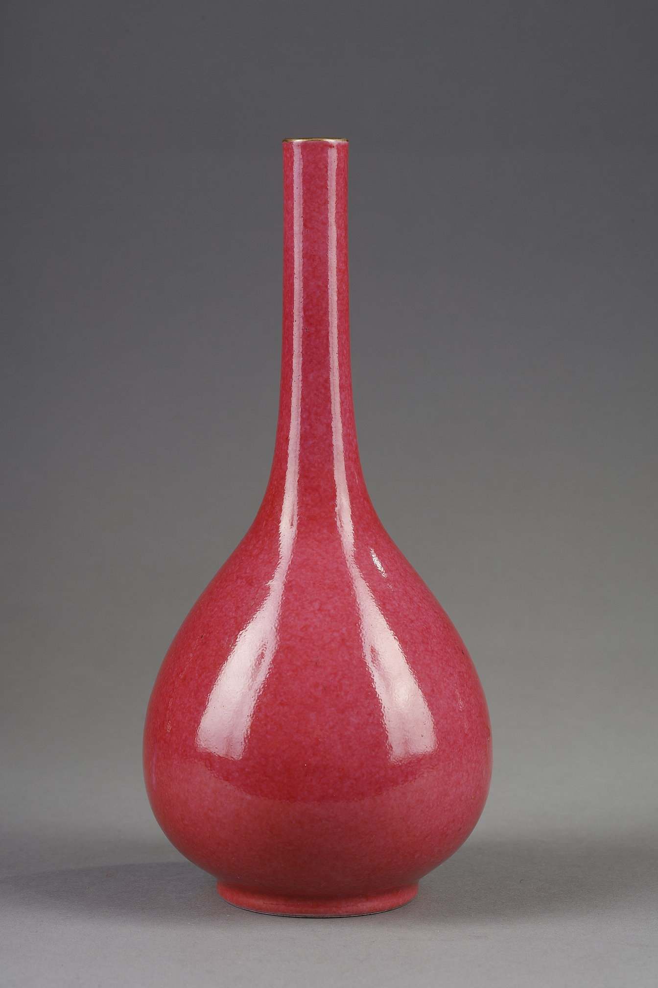 pear-shaped  vase with monochrome  "ruby"   Qianlong mark- China 1890/1930